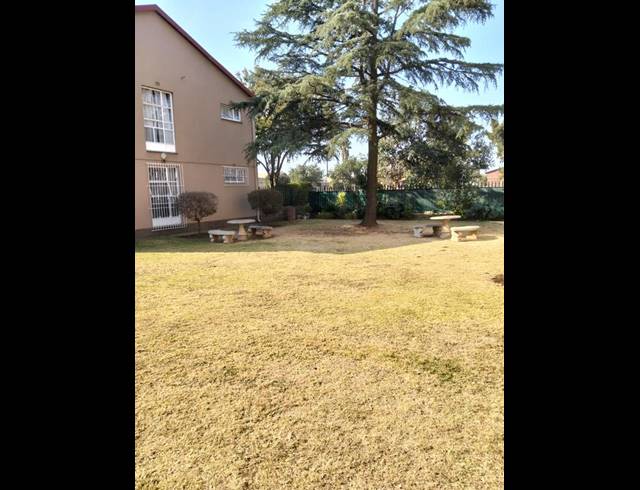 2 BEDROOM APARTMENT FOR SALE IN BRACKENHURST